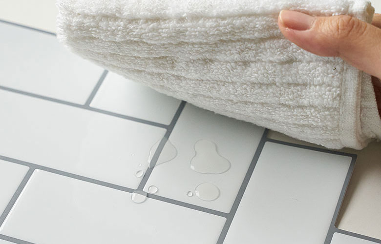防水性で水拭きＯＫ！ キッチン周りにも