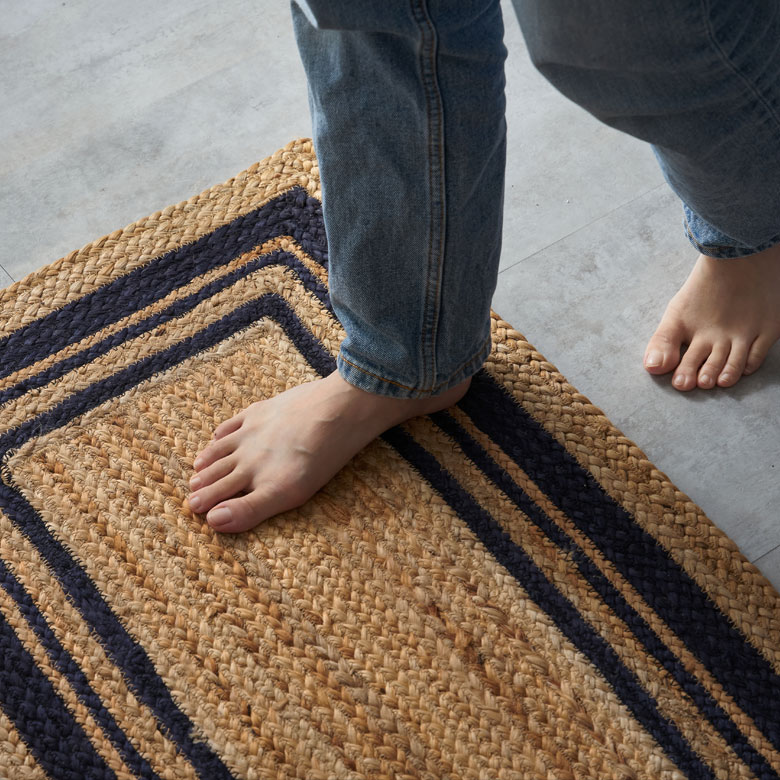 柔らかいジュートを使用しているので、心地良い使用感も魅力